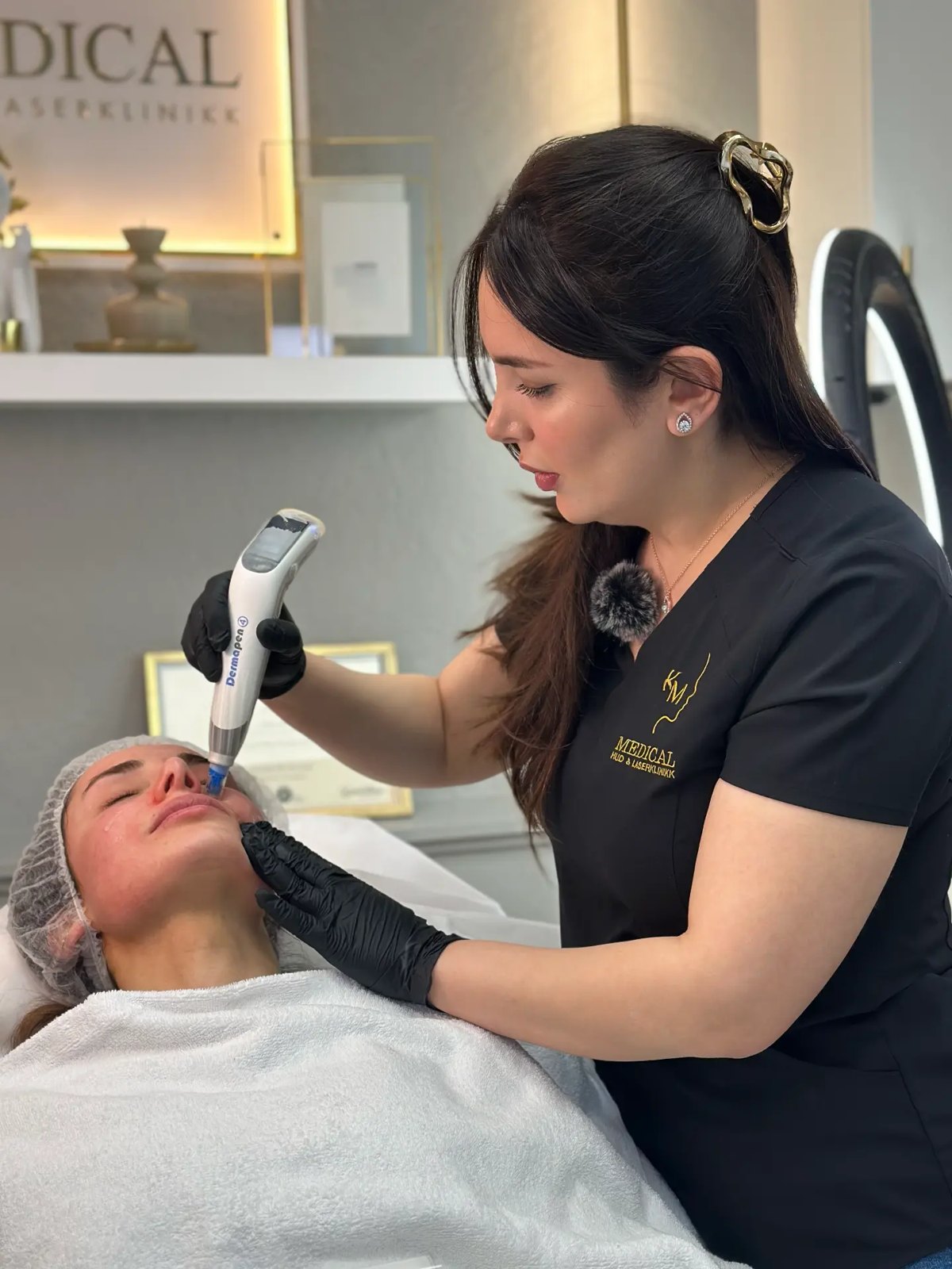 Dermapen-behandling hos KM Medical