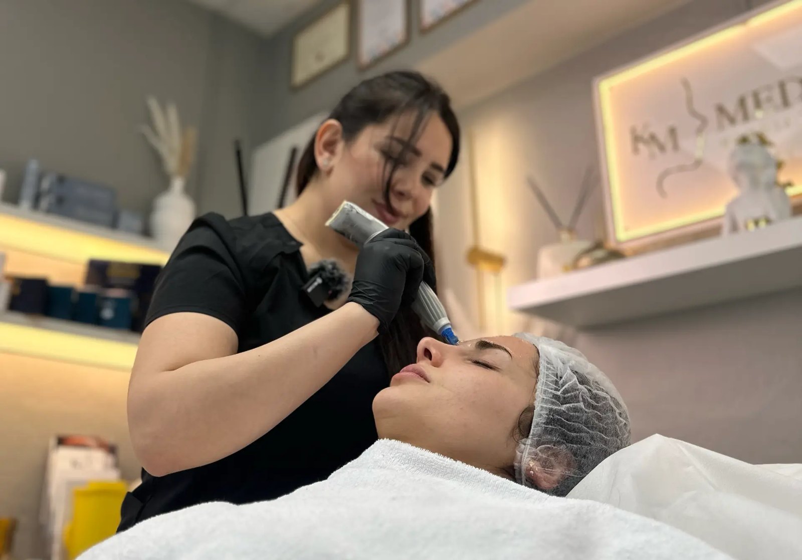 Microneedling-behandling hos KM Medical